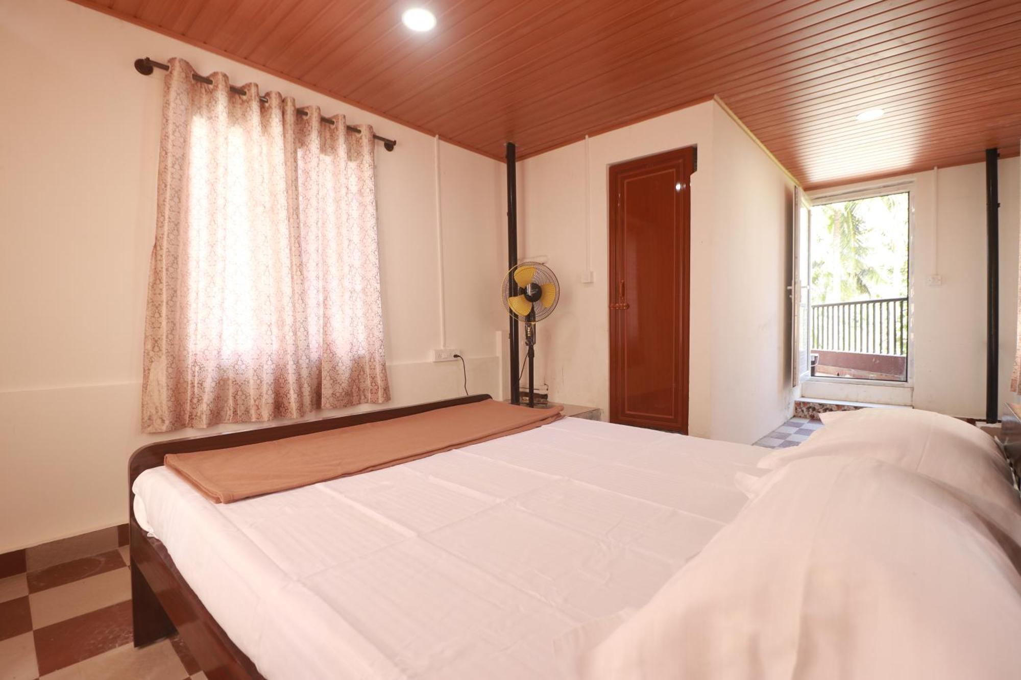 Flintstone Home Kushalnagar Exterior photo