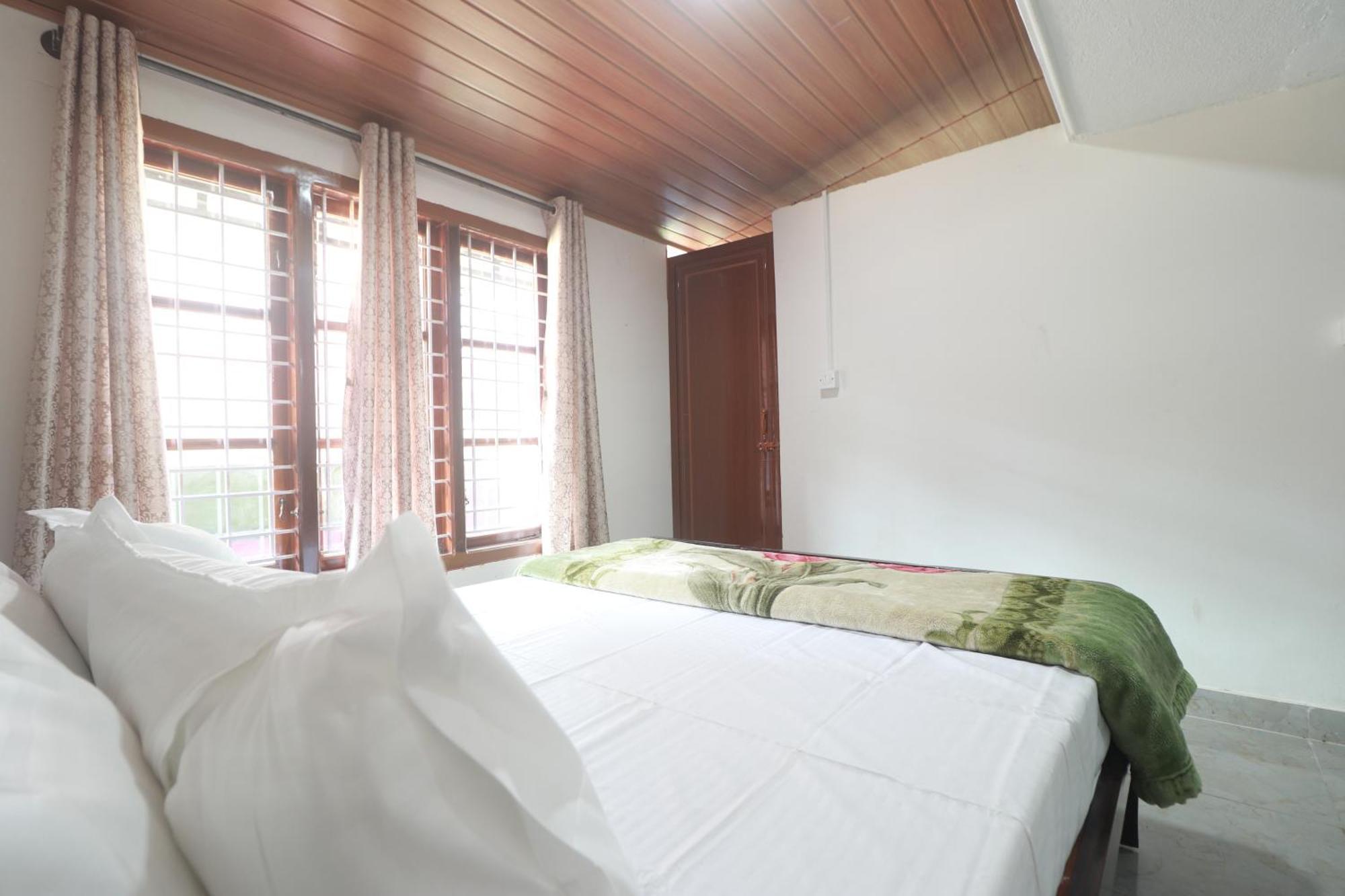 Flintstone Home Kushalnagar Exterior photo