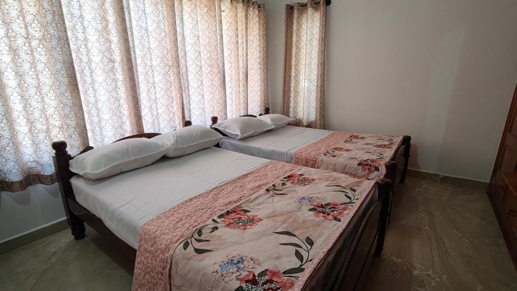 Flintstone Home Kushalnagar Exterior photo